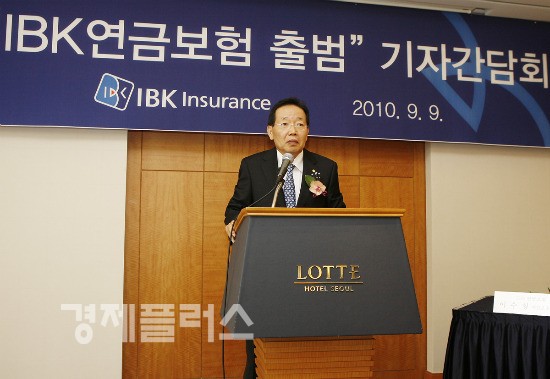 대한민국 최초 연금전문 보험사 IBK연금보험㈜이 9일 공식 출범했다. IBK연금보험 이경렬 대표는 “현재 우리나라의 중소기업 퇴직연금 가입률은 15.5% 밖에 되지 않는다”며 “나머지 84.5%의 무한한 가능성이 열려있는 시장”이라고 말했다.