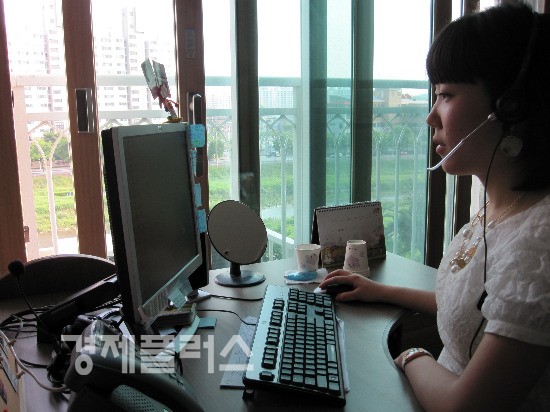 동부화재는 보험업계에서 처음으로 지난 2007년부터 재택업무 제도를 시행하고 본격적인 콜센터 상담요원의 재택근무를 실시하고 있다.