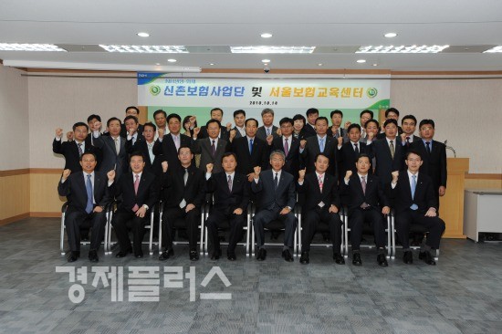 오른쪽에서 4번째 NH보험 대표 나동민 사장.